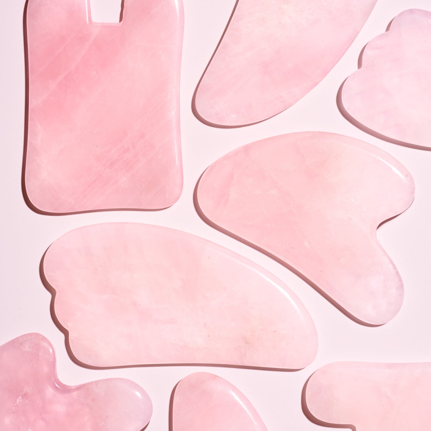 herbivore-rose-quartz-gua-sha-stein-teardrop-gesicht image 3